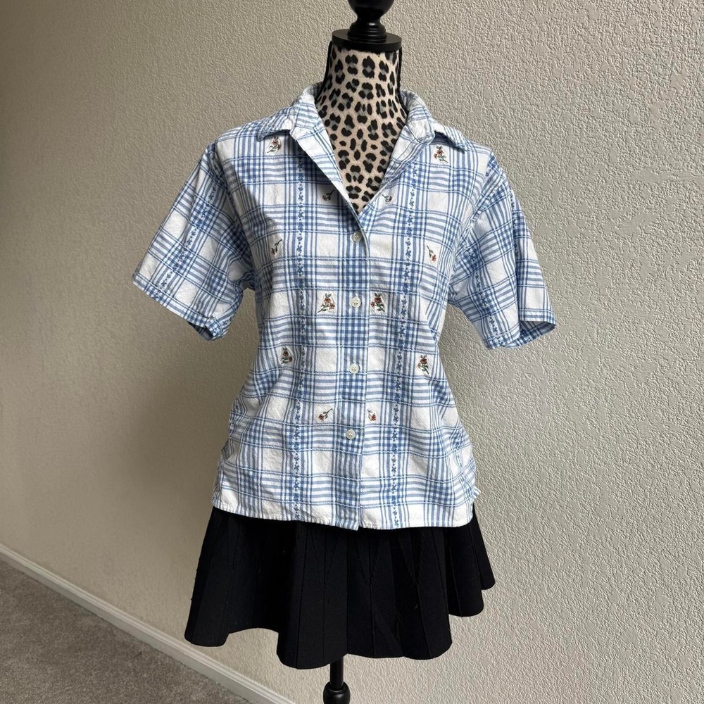 Casey & Max white and blue plaid cotton button up blouse w/ embroidered flowers